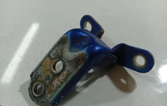 KIA Sportage Front door upper hinge 