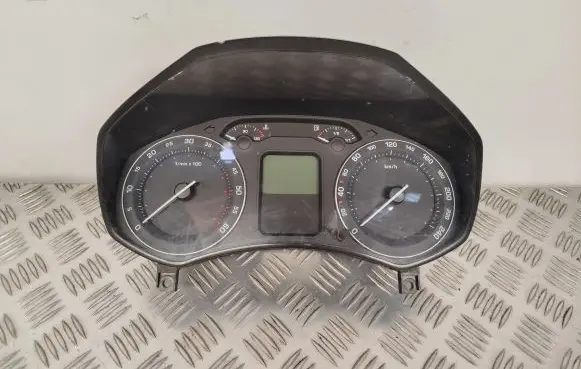 Skoda Octavia Mk2 (1Z) Speedometer (instrument cluster) 1Z0920810D