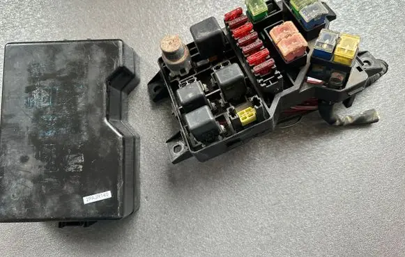Mitsubishi Pajero Fuse box set MR359233 MR359236 MR142438