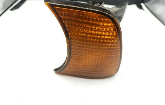 BMW 5 E34 Front indicator light 1384033