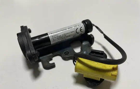 BMW X6 F16 Bonnet Pedestrian Airbag Actuator 7326020