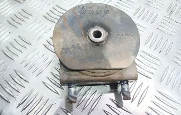 Suzuki SX4 Engine mount bracket