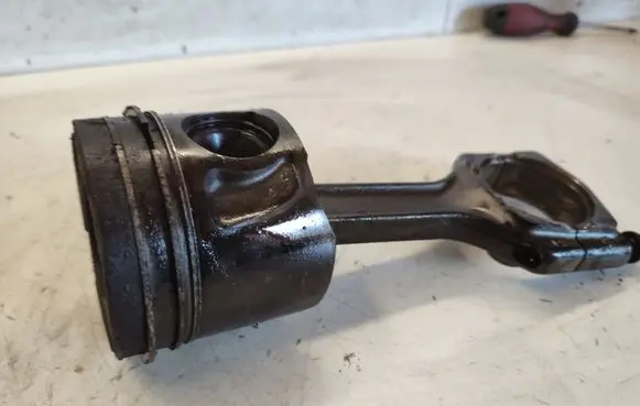 Opel Zafira B Piston with connecting rod