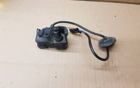 Fuel tank cap lock motor