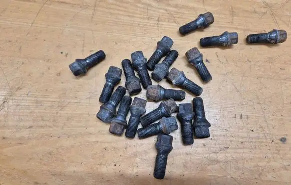 Hyundai Sonata Nuts/bolts 