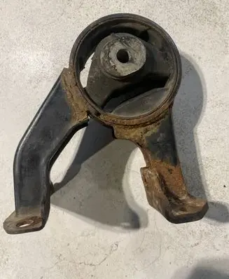 Toyota Avensis T250 Engine mount bracket 123710R010
