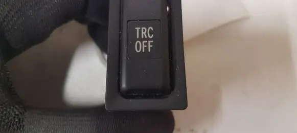 Traction control (ASR) switch