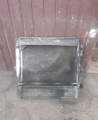 Land Rover Discovery 3 - LR3 Coolant radiator 7H22-8T000-BA