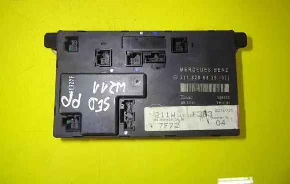 Mercedes-Benz E W211 Door control unit/module 2118200426