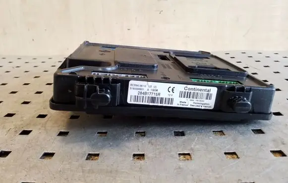 Renault Megane III Central body control module 284B17715R