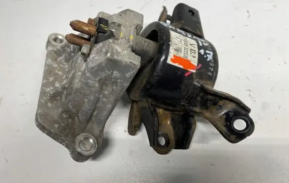 KIA Carens III Gearbox mounting bracket 21830-3Z200
