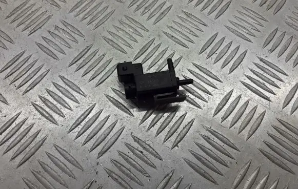 Volvo S80 Vacuum valve 30611668