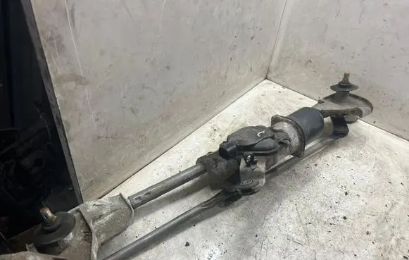 Nissan Pathfinder R51 Front wiper linkage 059A