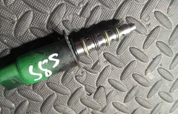 BMW M5 Camshaft vanos timing valve 7841072 11367841072