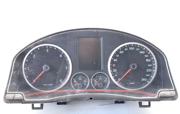 Volkswagen Tiguan Speedometer (instrument cluster) 5N0920870D
