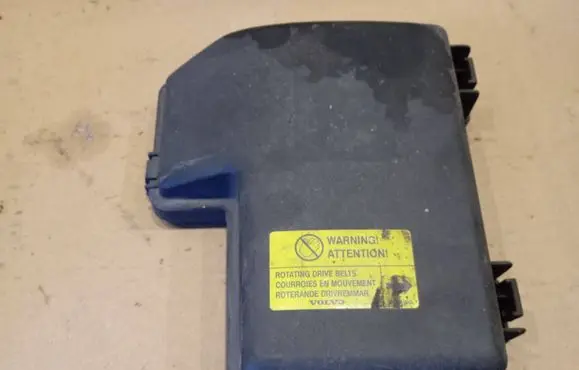 Volvo V70 Fuse box cover 8645259