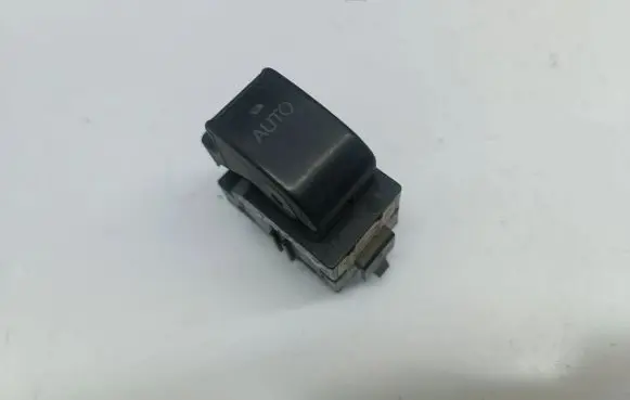 Toyota Corolla E120 E130 Electric window control switch 8481002041 37077B