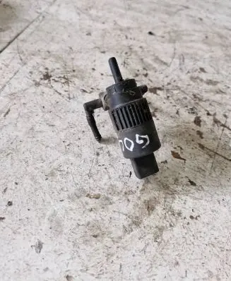 Volkswagen Golf IV Windscreen/windshield washer pump