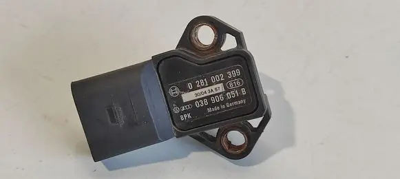 Volkswagen Golf V Air pressure sensor 038906051B