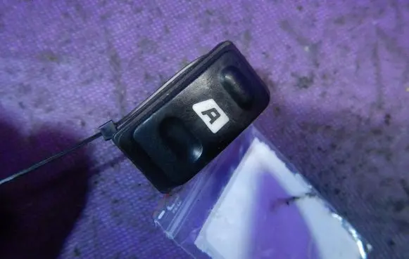 Citroen Xsara Picasso Quarter vent window switch 