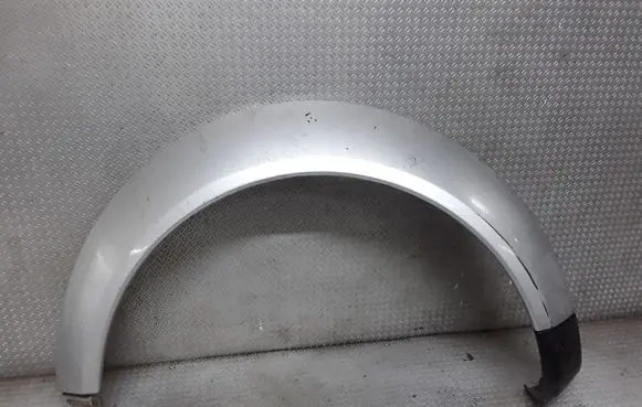 Rear fender molding trim