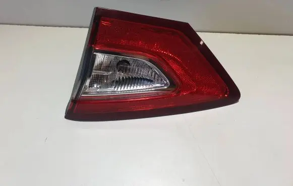 Tailgate rear/tail lights