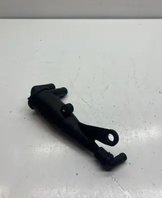 Audi A6 S6 C4 4A Breather/breather pipe/hose 046103495 A012
