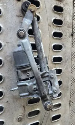 Volkswagen Touran I Wiper motor