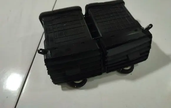 KIA Sportage Dash center air vent grill KM84810A