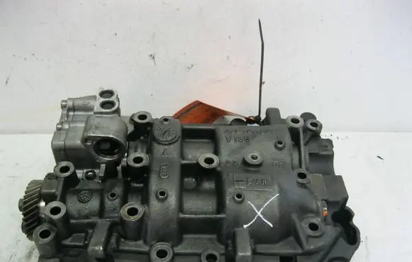 Audi A4 S4 B8 8K Oil pump 03L103537