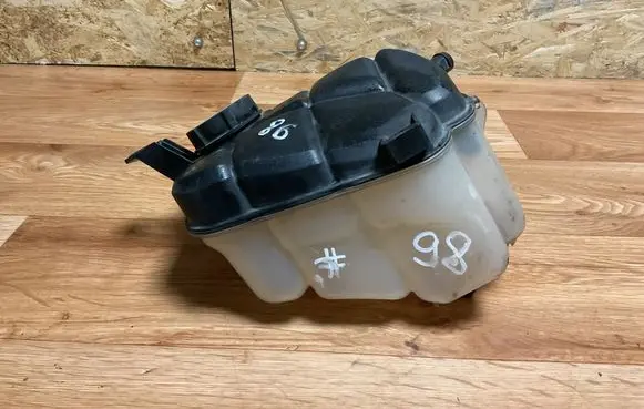 Coolant expansion tank/reservoir