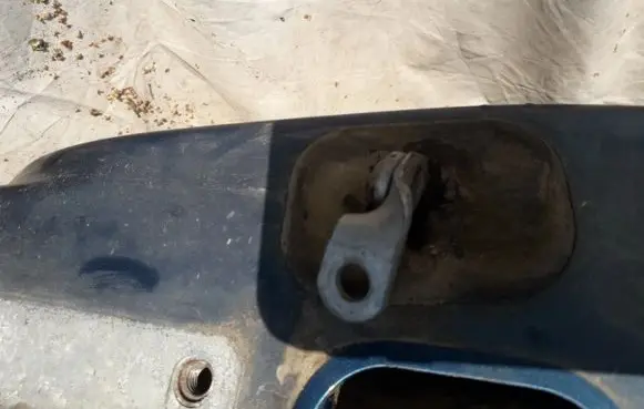 Renault Laguna I Rear door check strap stopper