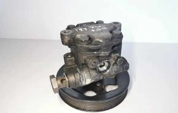 Volkswagen PASSAT B5.5 Power steering pump 058145255E