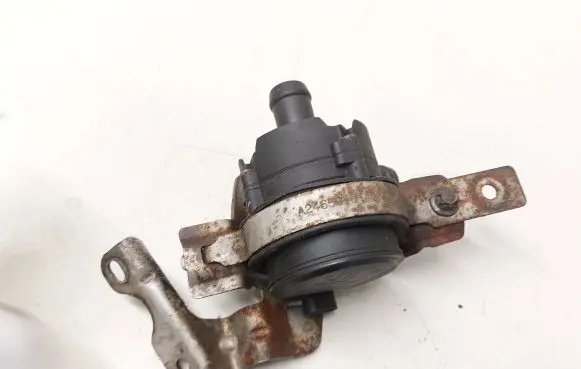 Mercedes-Benz CLA C117 X117 W117 Electric auxiliary coolant/water pump A0005000686 0392023206 A2465040144