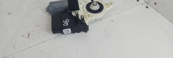 Seat Toledo III (5P) Rear door window regulator motor 5P0839402