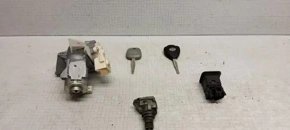 Toyota Verso Ignition lock 450200203 29653453 N0502647