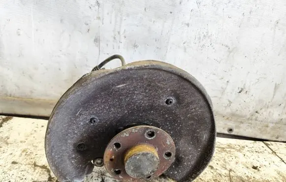 Rear wheel hub spindle/knuckle