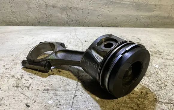Ford Mondeo Mk III Piston with connecting rod