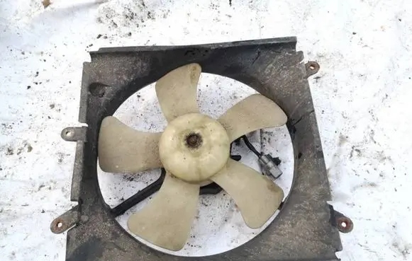 Toyota RAV 4 (XA10) Radiator cooling fan shroud