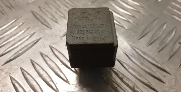 Mercedes-Benz ML W163 Other relay A0025422619