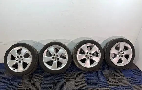Toyota Prius (XW30) R17 alloy rim 