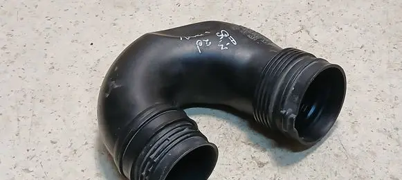 Audi A3 S3 8P Air intake hose/pipe 1K0129618