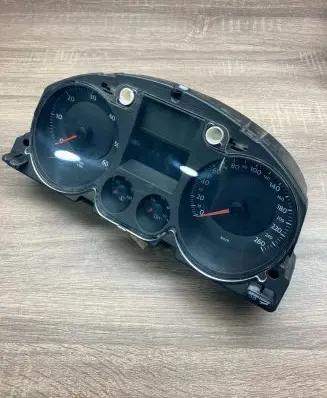 Volkswagen PASSAT B6 Speedometer (instrument cluster) 3C0920852S