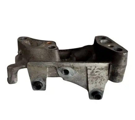Citroen C4 II Engine mounting bracket