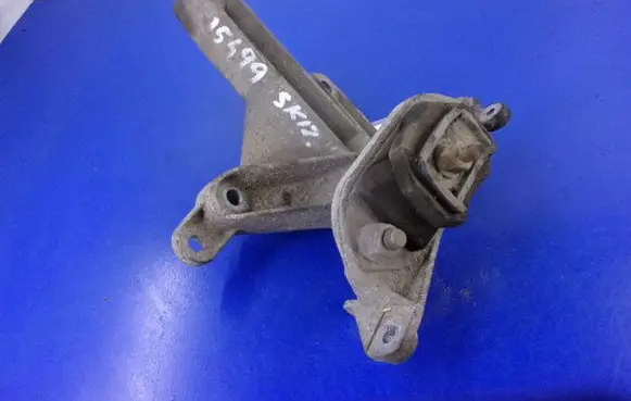 Dacia Logan I Gearbox mounting bracket 8200216113