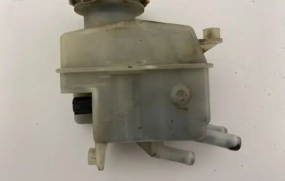Mitsubishi Grandis Brake fluid reservoir MN116528