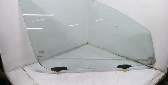 Mitsubishi Outlander Front door window glass four-door