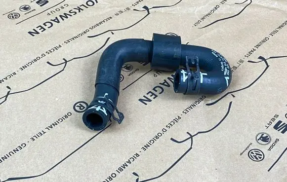 Volkswagen PASSAT B8 Engine coolant pipe/hose 3Q0122096