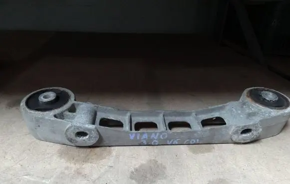 Mercedes-Benz Vito Viano W447 Rear differential mounting bracket 
