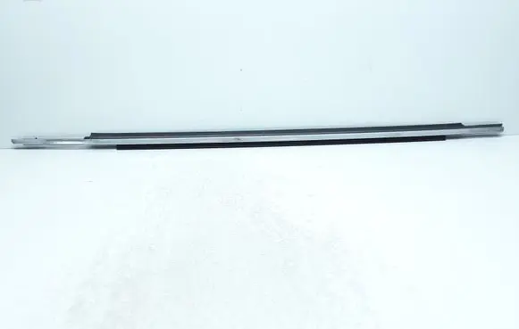 Volvo XC90 Front door glass trim molding 30661283